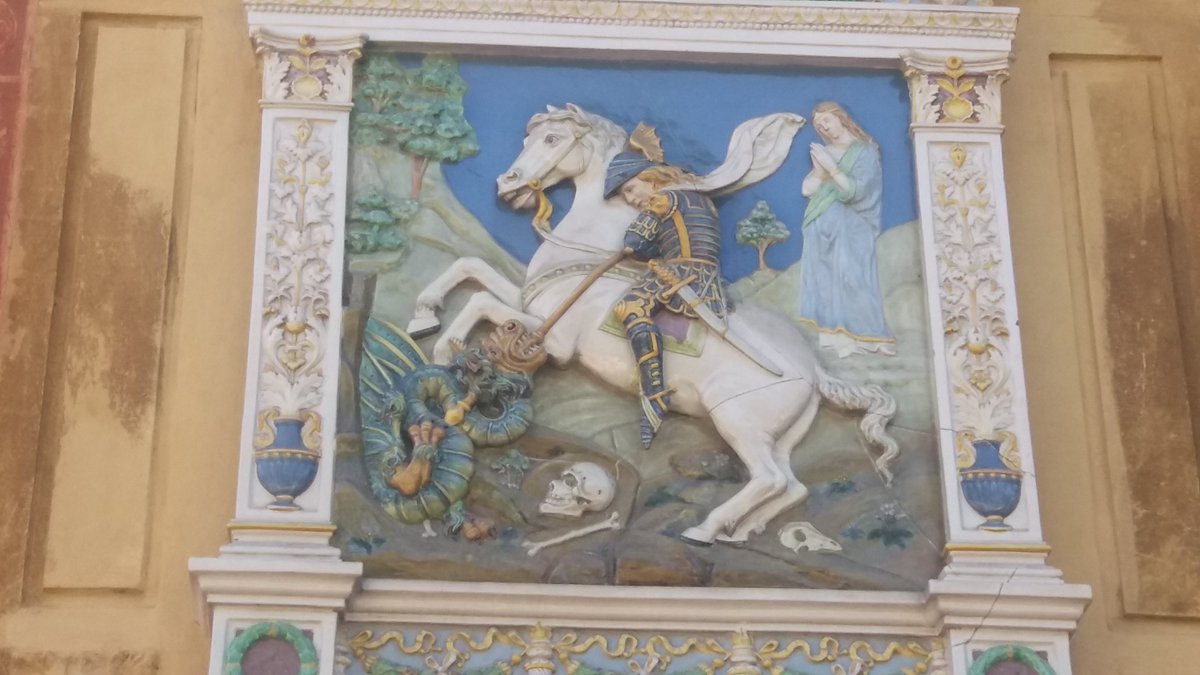 SibillaItalica's tweet photo. #SanGiorgio uccide il #drago, maiolica poco nota ai dragologi #Stibbert #firenze #arte #romantic https://t.co/2D9IUb4x0l https://t.co/Ty8c67JvIC