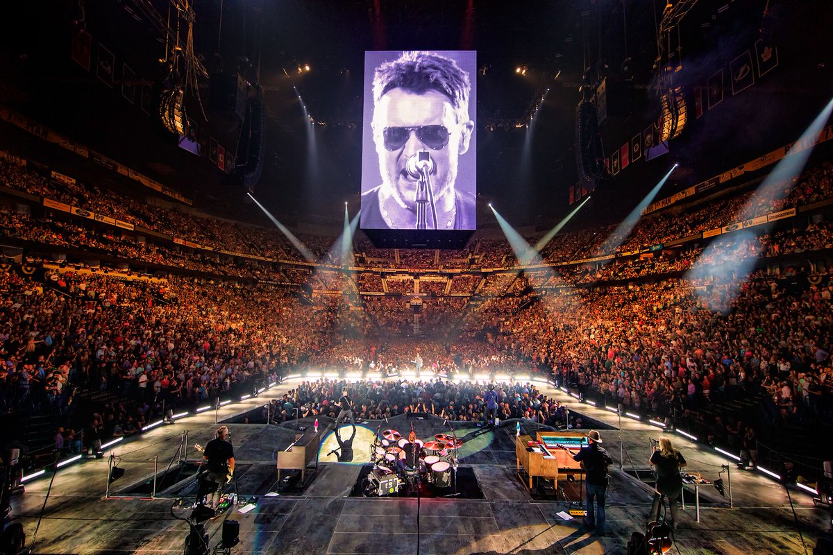 ericchurch's tweet image. One more show in the Holdin’ My Own Tour! Eric broke the attendance record in Nashville last night with 18,996 fans at the @BrdgstoneArena!