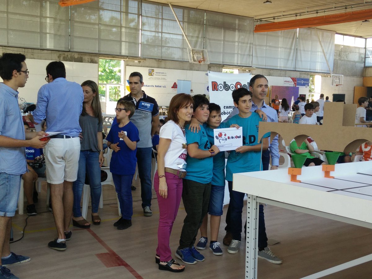 Make_and_Learn's tweet image. L&apos;equip R.D. de Dosrius acaba tercer a la categoria de primària de la #GranFinalRoboCAT17 #RoboCAT17. Enhorabona nois, tot un orgull!!!