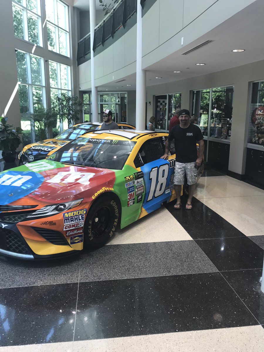 StraitMeat's tweet photo. Lotta fun ##joegibbsracing. Go #kylebusch https://t.co/gNy801KUgJ