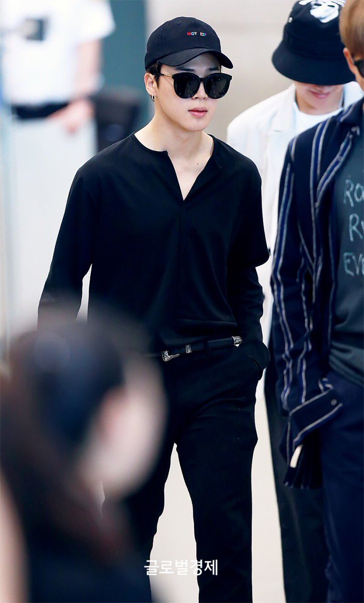 BTS_National's tweet photo. [PRESS] 170527 BTS Arrival in Incheon Airport #방탄소년단 (https://t.co/fr0GmaXBd5) https://t.co/ZgP7CNtfW9