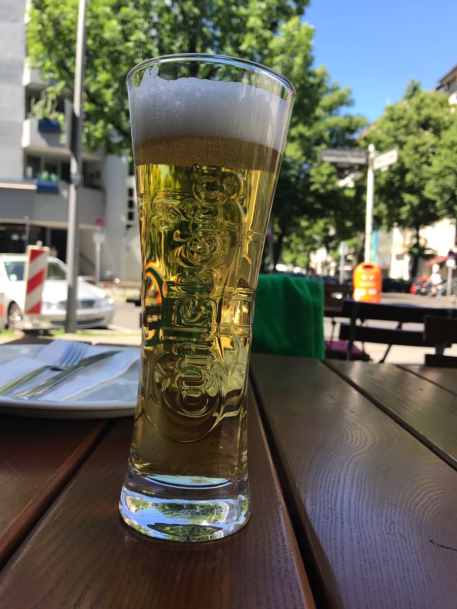 beelenandi's tweet photo. man merkt es dem tweet nicht an, aber er kommt aus #berlin - #pokalfinale #bvb #startpilot https://t.co/lHnuNAgxFR