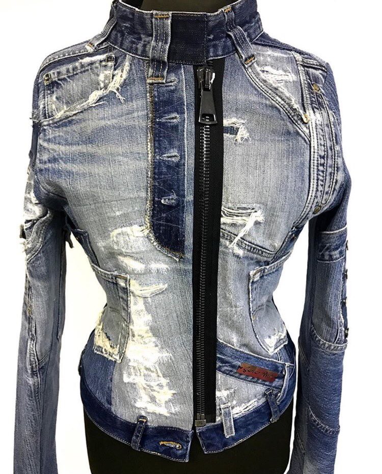 SoloMilaFashion's tweet photo. Sportcouture #jeans #recycling #womenfashion #fashion #fashionblogger #thinksolo #lovejeans #designer #news #makelovenotwalls #goodvibes https://t.co/y9Vz4Diirz