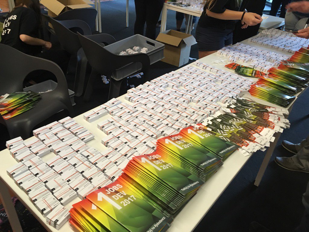 briloteam's tweet photo. Odskočili jsme si čistě ze světa #WordPress do vývoje po všech stránkách na #JobsDev :) https://t.co/2lnX9BT88n