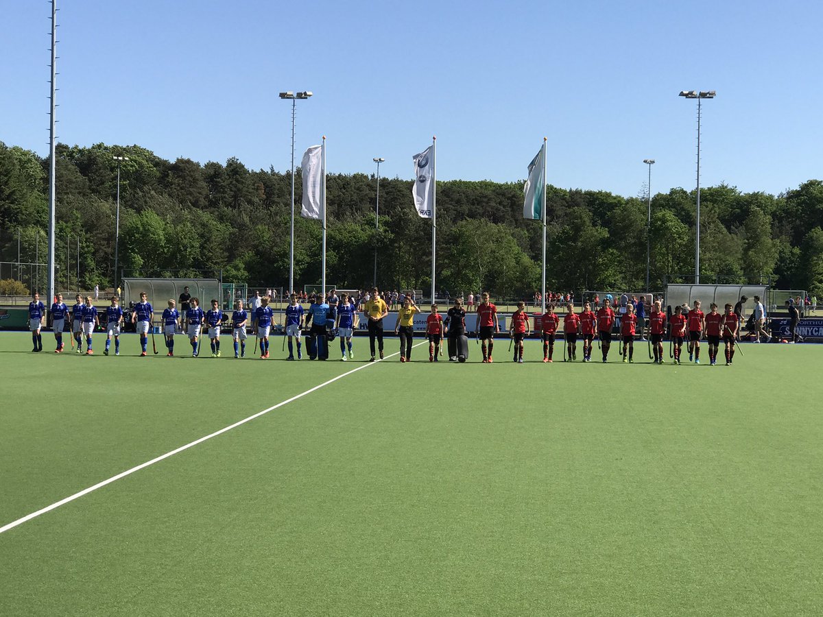 De laatste wedstrijd was een fijne overwinning! Teamwork, vechtlust en mooi hockey leverde 3 punten op! #forzakampong 💙