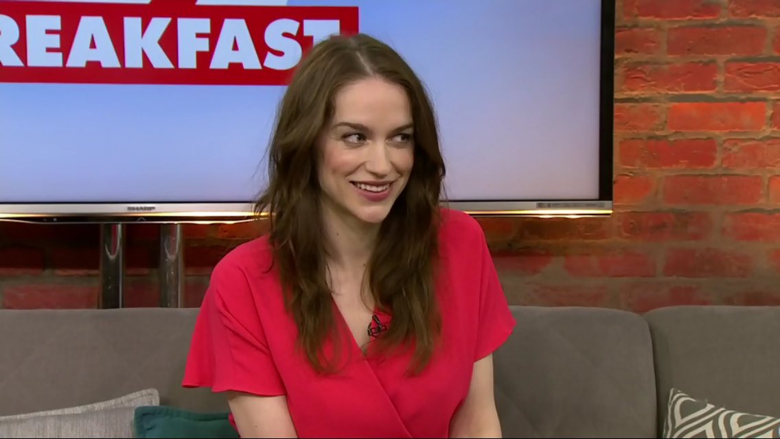 wynonna_smile's tweet photo. Happy Weekend Earpers!!! 😁❤️ ONLY 13 MORE DAYS UNTIL WE GET TO SEE THIS BEAUTIFUL SMILE ON OUR SCREENS AGAIN!! 💙💚💜 @MelanieScrofano 😊😆😄 https://t.co/6HlEyVXS3a