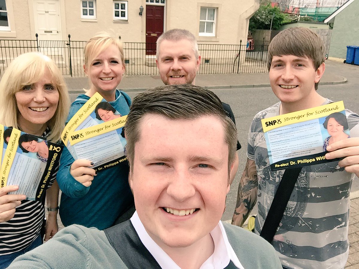 ShaunMacaulay's tweet photo. Team @CS_SNP out in force again! Working hard to elect @Dr_PhilippaW on 8th June to give C.Ayrshire a Strong voice. #voteSNP #GE17 https://t.co/nb2Gyb2hSp