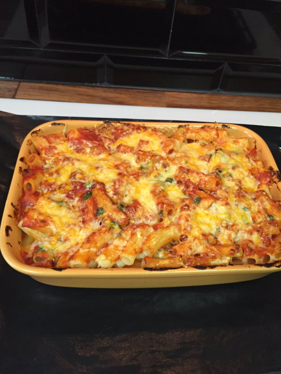 drivalife's tweet photo. Y hoy para comer esta #riquez @seruhiotkd #macarronesconquesogratinados con muuuchooo #queso https://t.co/P0sDKa7Nbt