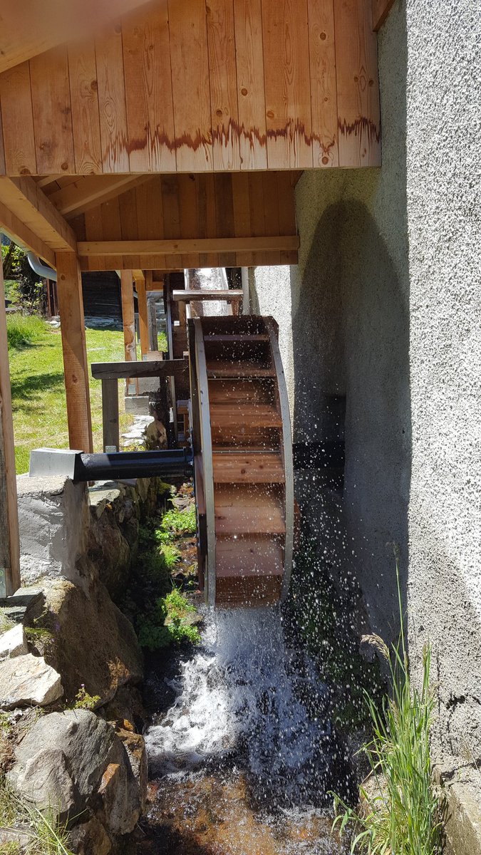Giondi's tweet photo. Roda mulin ohh roda mulin ... Di da mulins a #Disla #Disentis https://t.co/bZy1eO6cA7