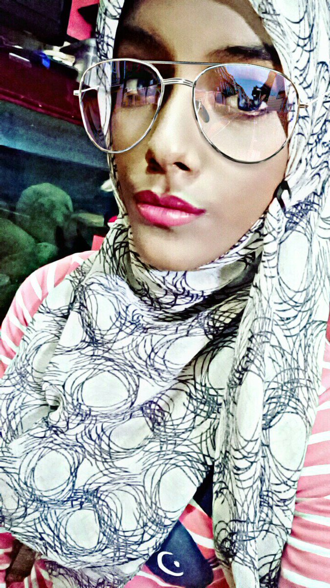 shaeesta_naik's tweet photo. Battery naii bolneka👊#raeesfever https://t.co/JYPW7afdIc