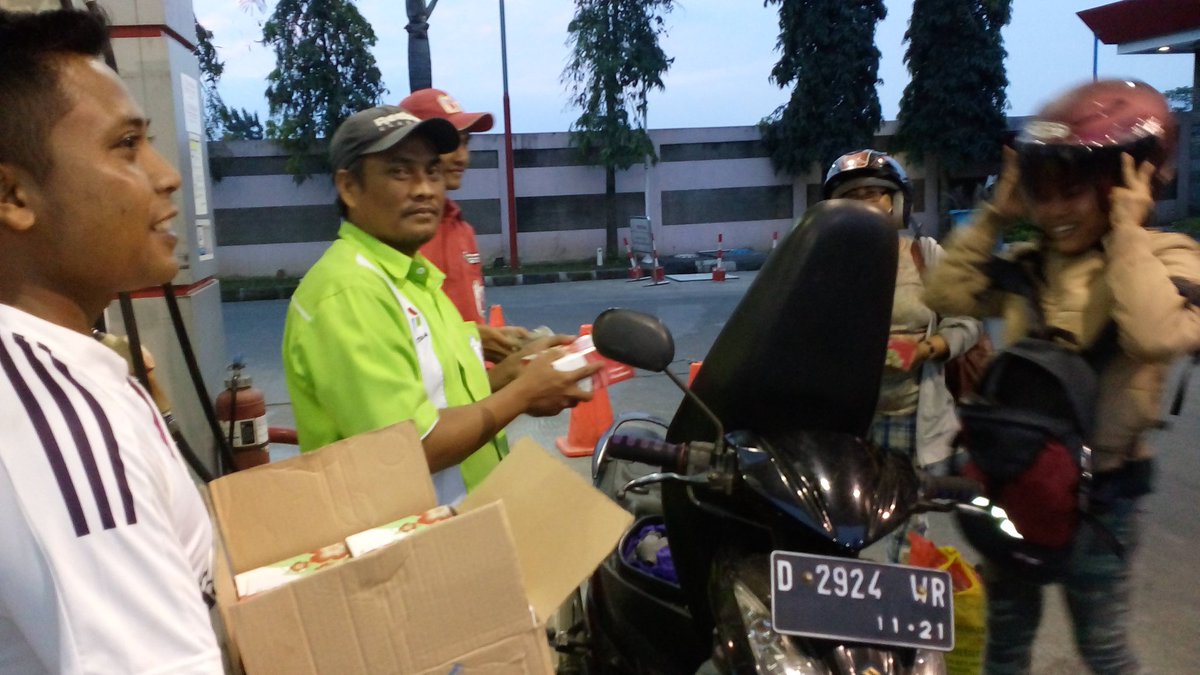 auwaludien1's tweet photo. Berbagi itu indah @pertamina @PertamaxIND #pertaminaspiritualmarketing #berbagitakpernahrugi #mor3 https://t.co/flbrq6Aovh