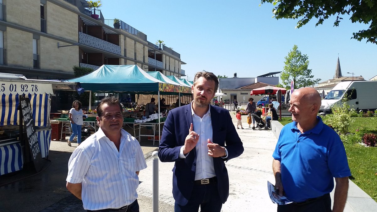 CavallierFranck's tweet photo. Notre candidat Eric Poulliat sur le terrain #circo3306
Les 11 et 18 votez E. Poulliat !
#laRepubliqueEnMarche
#legislatives2017
#EM33 https://t.co/nOudmcCwPs
