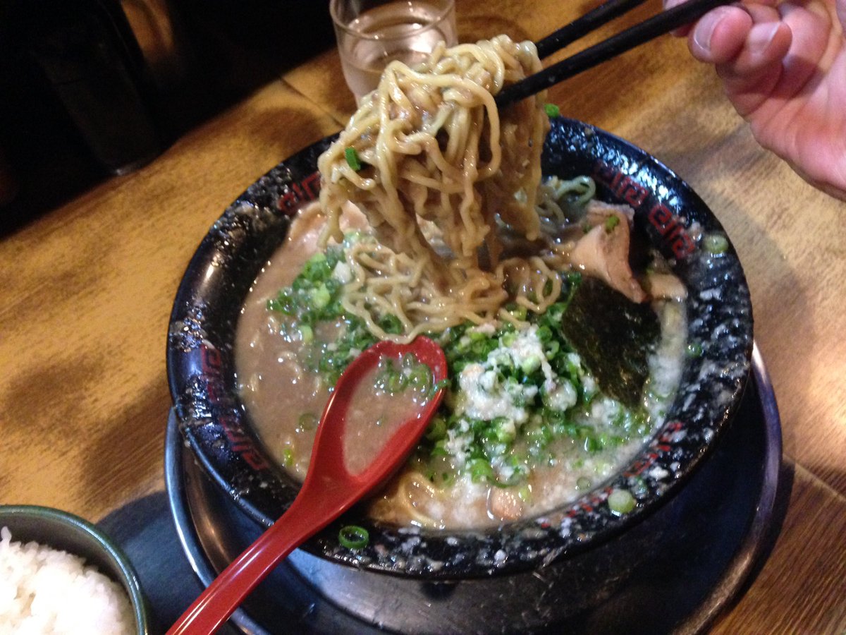 閉店 Dribarlabo大阪 على تويتر 今日はドライバーラボ周辺のラーメン無鉄砲に行ってきました 人気店のため めっちゃ並びました 今回は豚骨 大盛り コッテリ 麺硬め ネギ多め ドロドロの超こってりラーメンで満腹ー W 魚介と豚骨のダブルスープも