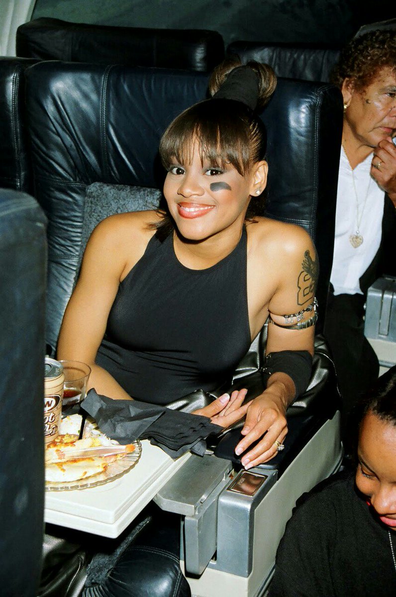 Happy birthday Lisa "Left Eye" Lopes she would of been 46 today.