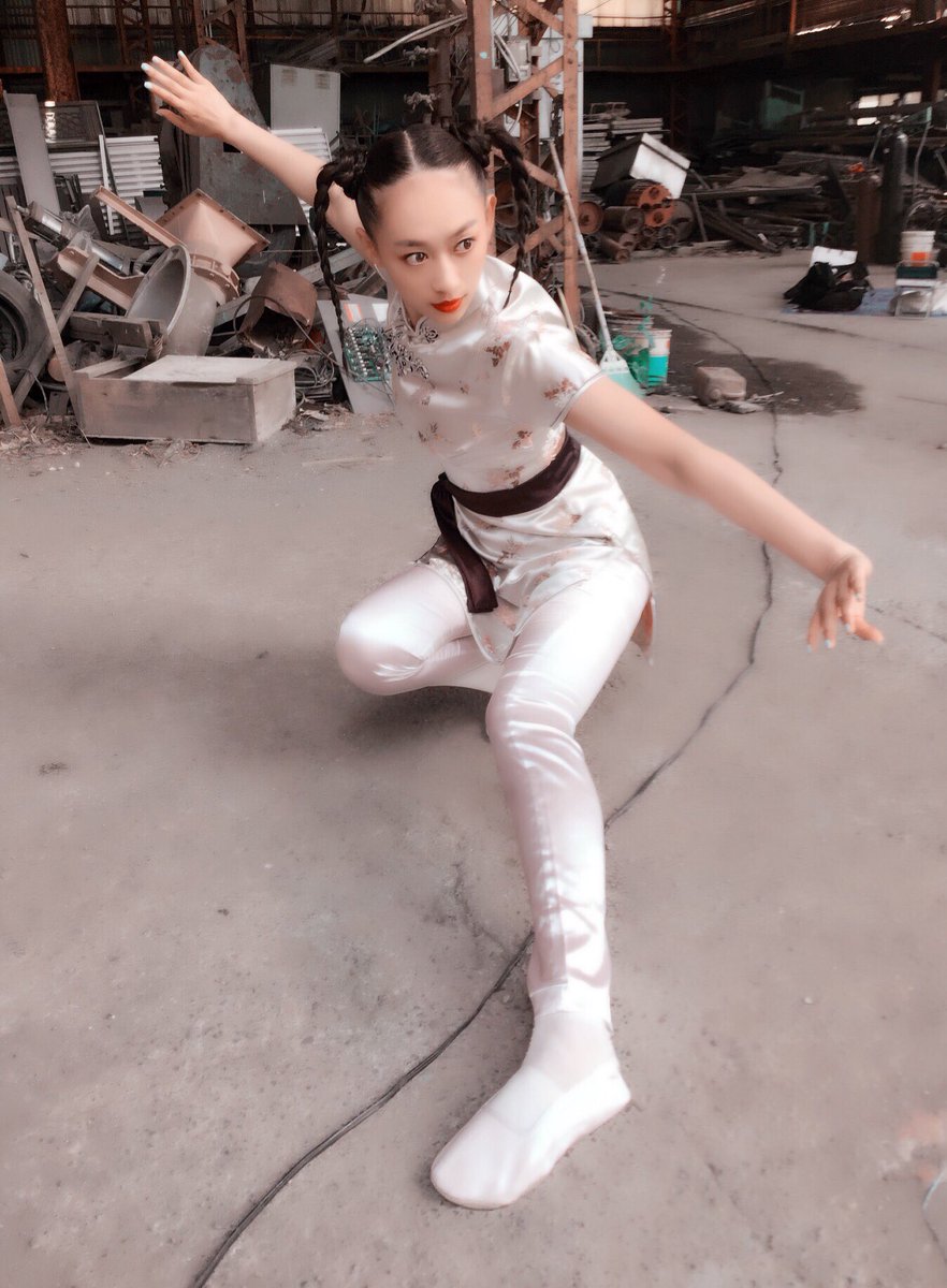 李梨衣名 リーナ 覚悟しなさいよ カンフー少女