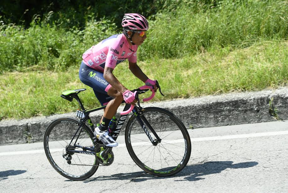 giroditalia's tweet photo. .@Movistar_Team leading the bunch #giro100 https://t.co/GqisPdrZXP