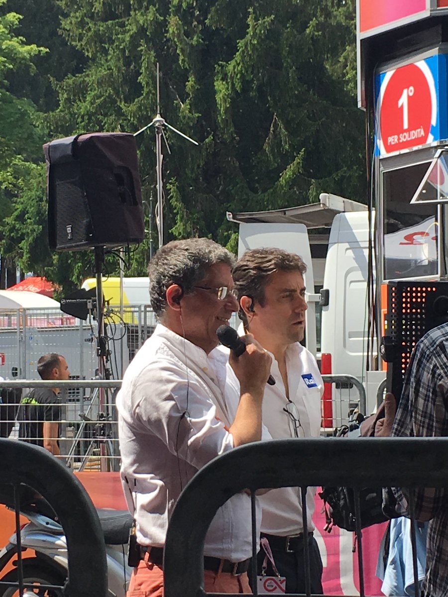 annapizzo's tweet photo. Oggi vi ho traditi,vi seguivo ogni giorno.Arrivando vicino a casa mia non ho potuto non esserci. Mi mancherà sentirvi in TV! #RaiGiro100 https://t.co/IQ1iizjgqd