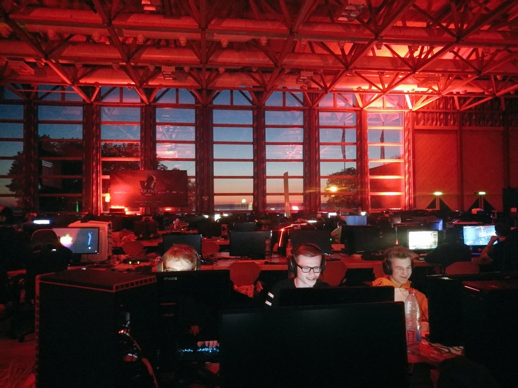 its_stefy_h's tweet image. Für mich heisst es leider schon bye bye. Schee war's! See you next time! #eevent 💁🏼💜