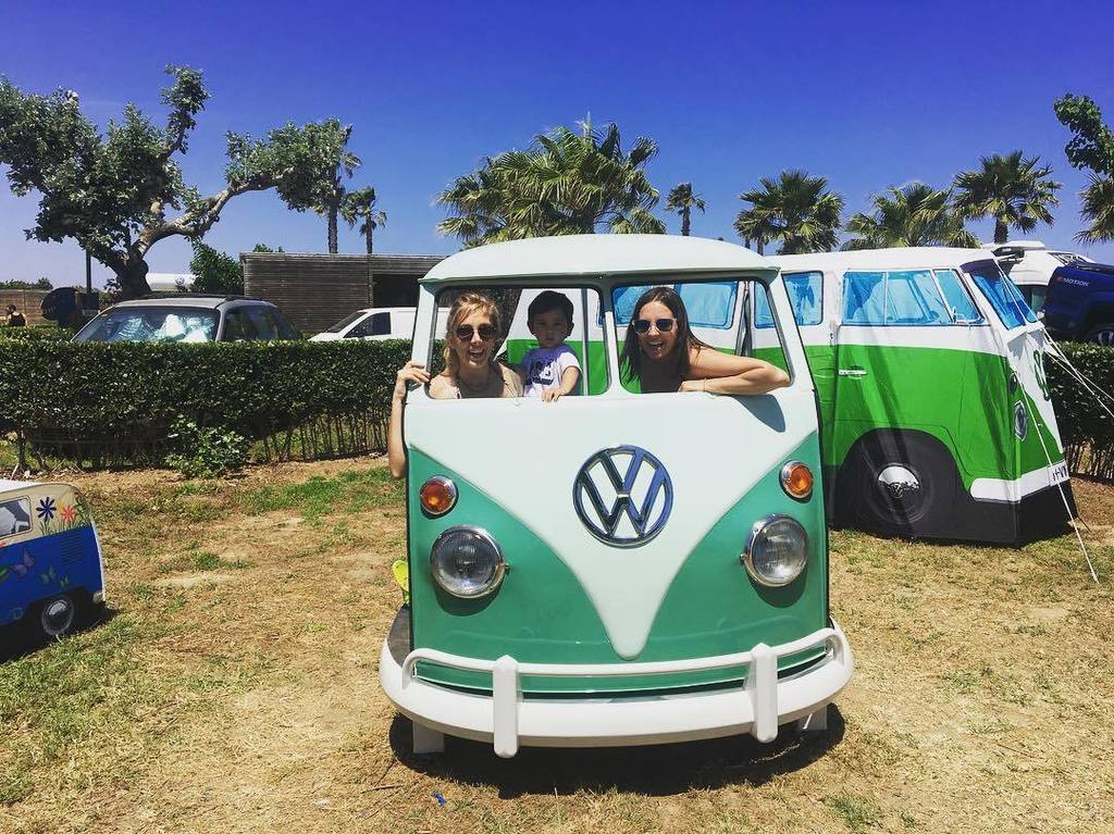 crisvi60's tweet photo. #Furgofesta mood โคโคโค #FurgoVW2017 #furgovw #igersvw #vwvan #InstaVan #costabrava #igersgirona #vwlove https://t.co/xXvGDjuQhv https://t.co/4ALIeiDqXC