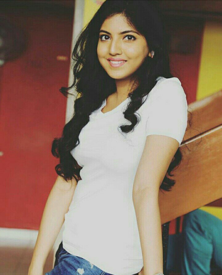 Poonambajwafc's tweet photo. #Pattinapakkam #Yaamirukabayamey fame #Anaswarakumar https://t.co/NJO91pjYgo