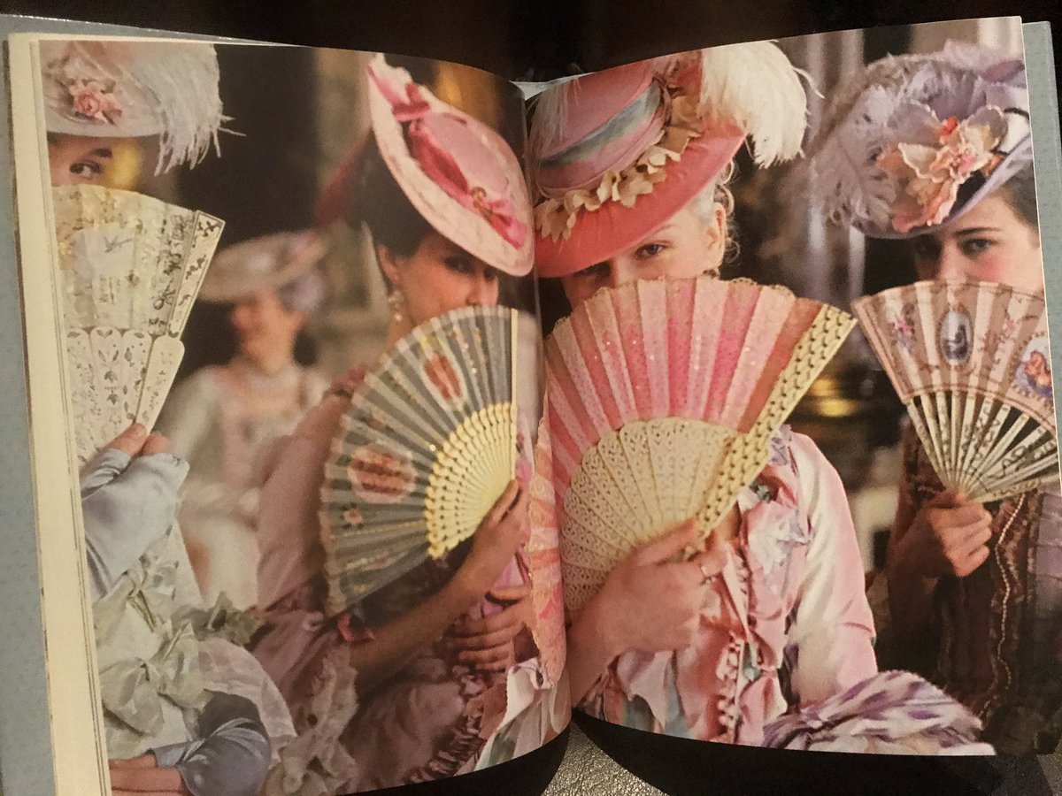 Bookcafe Bar 十誡 Ar Twitter Bar十誡書籍紹介 Marie Antoinette ソフィア コッポラ 18世紀のフランス王妃 マリーアントワネットの生涯を描き ヴェルサイユ宮殿で撮影が行われた映画のヴィジュアルブック スチール写真や 衣装や舞台の原画も載った 華美で