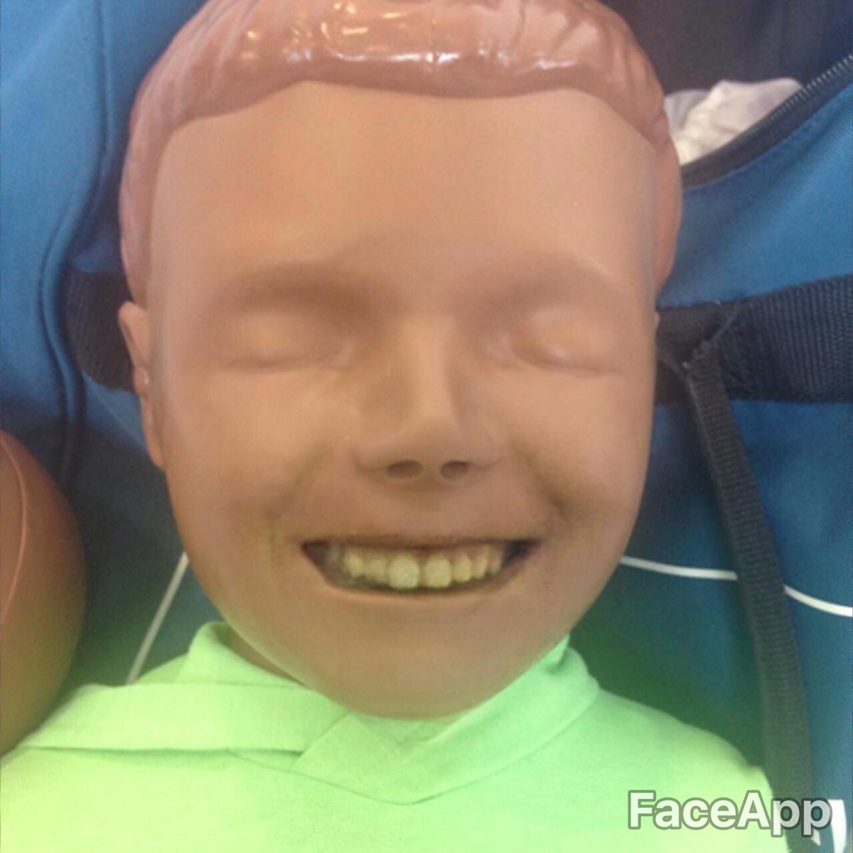 Qt3X's tweet photo. First aid training today - with me, you can die happy :) https://t.co/wx6XXD0zWq