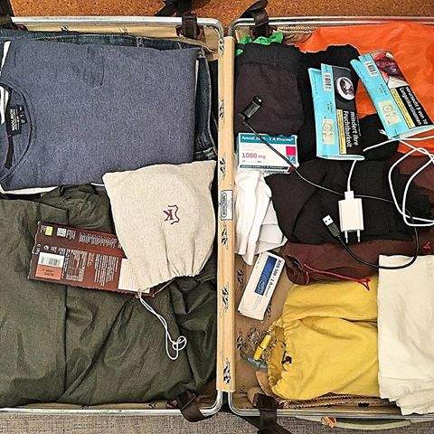 Messy package #iloveairports #adventure #bagage a man needs HELP <a href="/ZHaamo/">Neth[a]</a> #virginaustralia #virginloungemelbourne