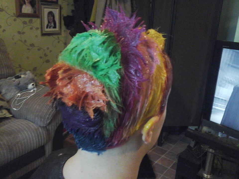 LitchfieldCraft's tweet photo. @Mia55511 the dye has gone on. Now we have to wait for it all to take, ..  If anyone would like to donate to Mia then please visit her page https://t.co/yo5r0tmgbg