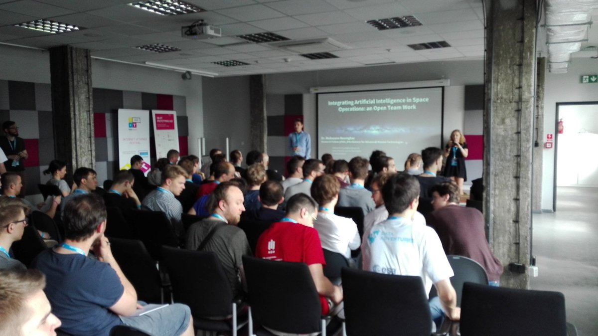 redotics's tweet photo. At the @HubraumKrakow  startup incubator with machine learning and dataviz pros and enthusiasts. Great mood!!! #MarsExpressPower hackathon https://t.co/06uRUsQqQz