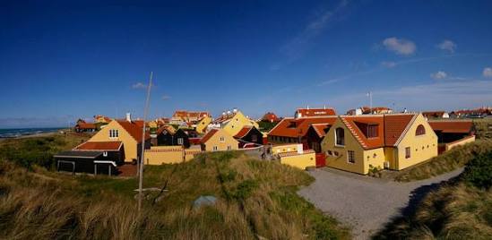 まあのあなしゅ グレーネン岬 スケーエンから５km程先にグレーネン岬がある 北海 スカゲラク海峡 とバルト海 カテガット海峡 の２つの潮流の接する潮目の場 波と波が重なり合う 塩分濃度が違う為に境目が明白 白い砂浜が続く バード ウォッチングの