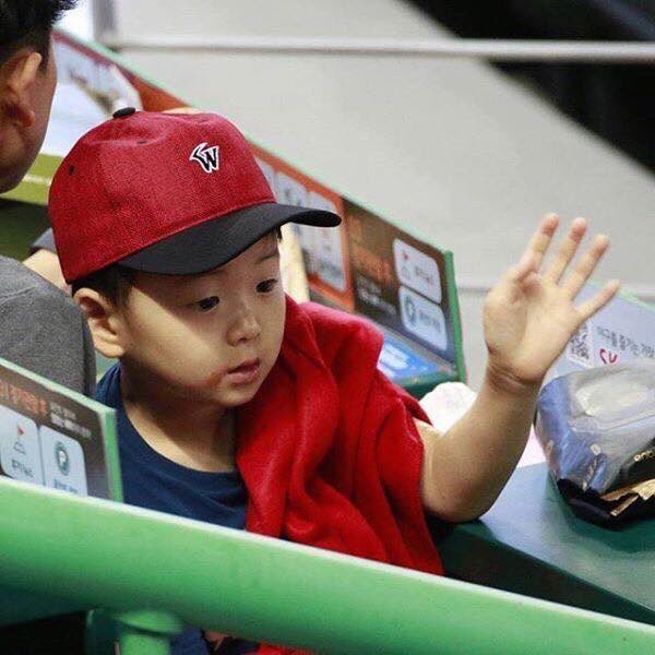 mingukthailand's tweet photo. มีความโอปป้ามากเลยค่ะ หมิงกูกกี้อ่าห์ ฮือออ~ 💋 
Cr: to owner https://t.co/78a7kFsgCS