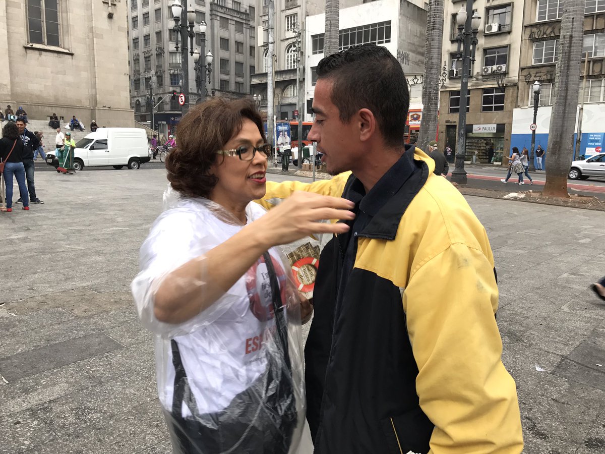 HospitalAdvent's tweet photo. Abraço também é esperança! #ImpactoEsperanca #hasp @AdventistasSP @odailson_ucb https://t.co/WngblhGbbu