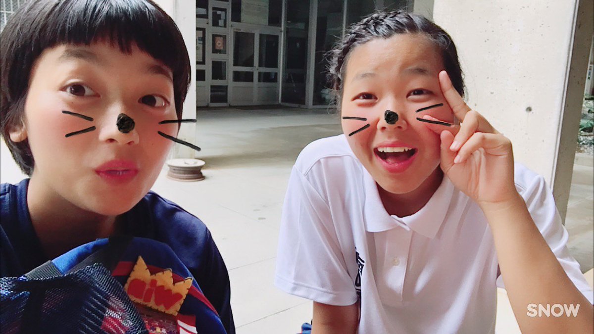 handball8g's tweet photo. 私のハンド人生に幕が降りた。
あの時ゆいがハンド部に誘ってくれたから今がある。ありがとう🙇
この最＆高な仲間達💗後輩達👧保先生👹に出会えて私は幸せです😆💕出会いに感謝🙏
先輩方も応援と差し入れありがとうございました！
りこもありがと😘頑張れ💪
那覇西も次も勝って優勝してください🎌 https://t.co/1ivQZS0S0X