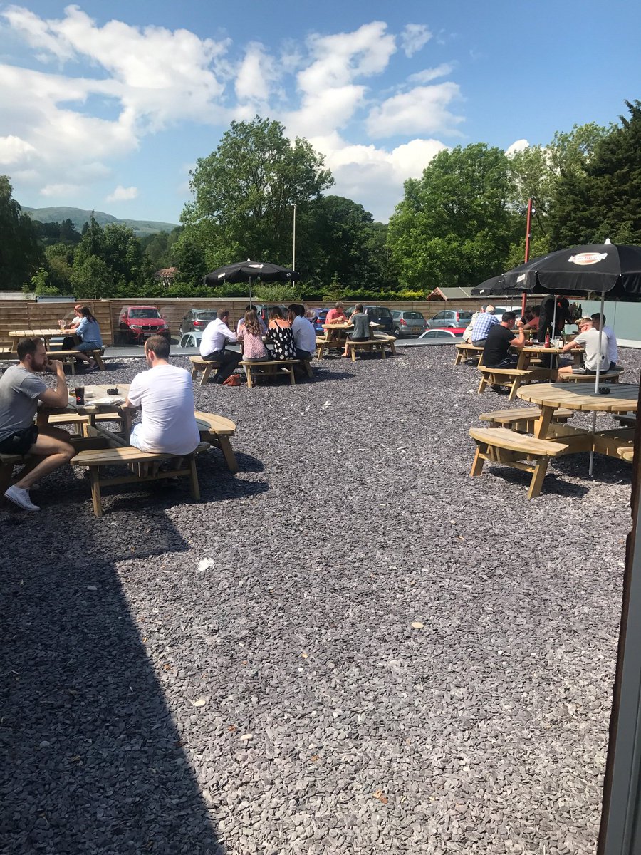 TalYCafn_Pub's tweet photo. The sun is shining down on The Tal y Cafn Beer garden. ☀️🍻
 Come test out Chef Chris BBQ skills! #BankHolidayWeekend #1stBBQ https://t.co/nkDtVXUCAP