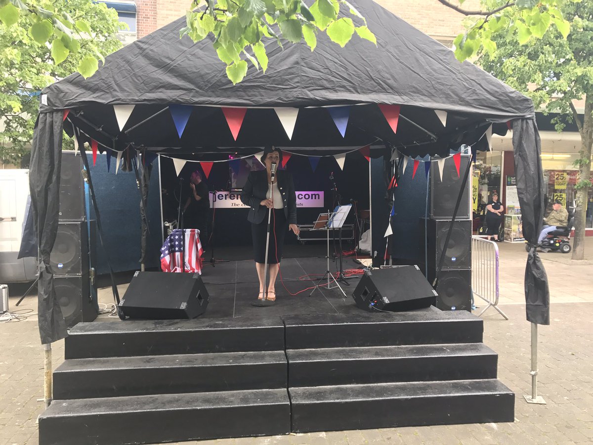 JeremysDJs's tweet photo. 1940s weekend in Lowestoft Town centre! #lowestoftvision #jivebunnys #bettybluebird #kingsizepapassband https://t.co/ZdO3IZrPYI
