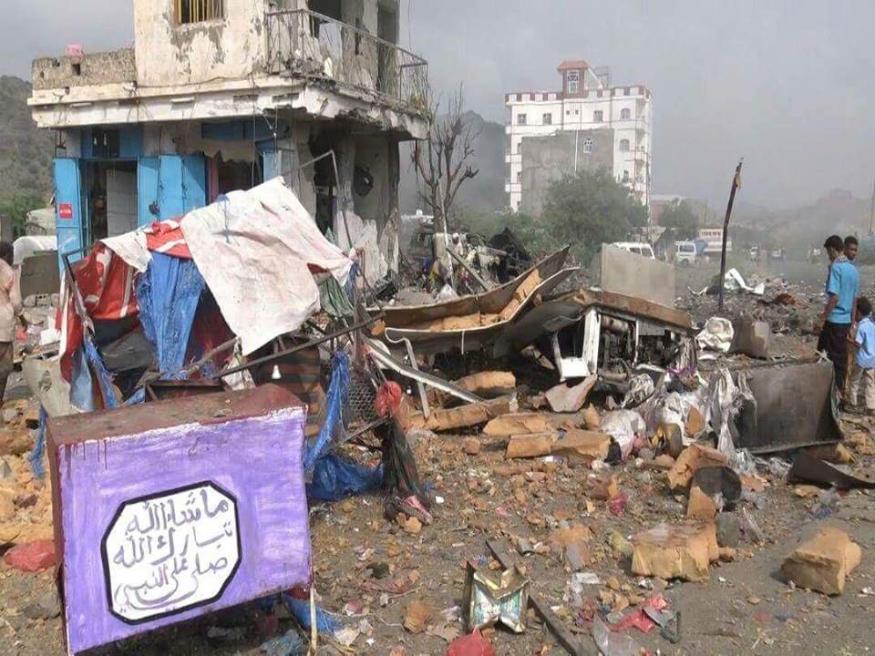HussainBukhaiti's tweet photo. Friday morning #Saudi #UAE strikes targetd a home &small market n Magbanah roundabout #Taiz #Yemen
13civilians kild inc1child
5inj inc2kids https://t.co/2aOg6Ztn9T