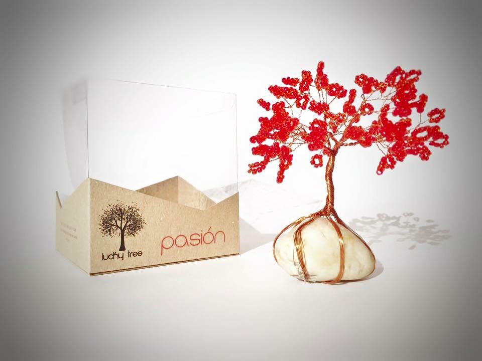 EcuadorTV's tweet image. #Cafétv | #LuckyTree, &quot;El árbol de la suerte&quot;, es un emprendimiento que ofrece estos árboles, cada uno con un color. Contactos: 0979697335