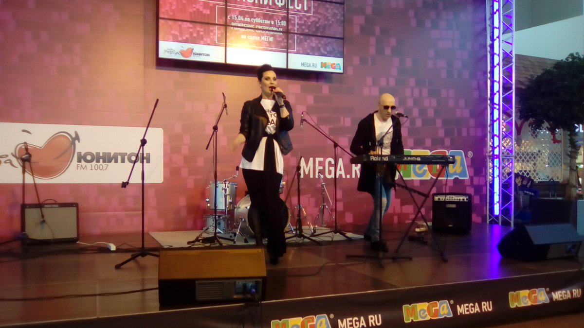 SEOnoptik's tweet photo. Заезжал сегодня к D.I.P project на выступление в МЕГА #DIPproject https://t.co/JP5v7mG3zr