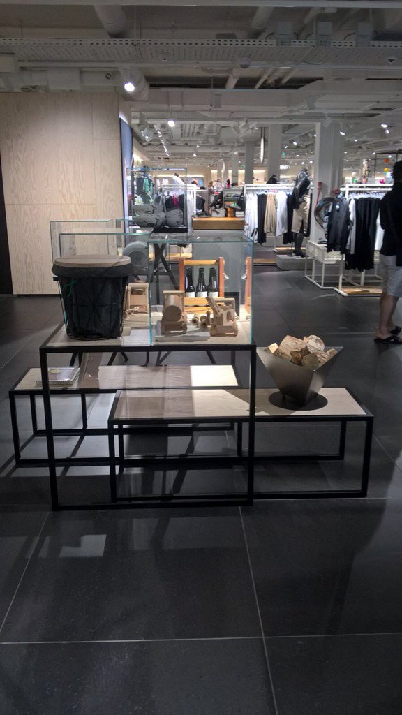 BijzPro's tweet photo. @De_Bijenkorf wat hangen en staan de producten van Bijzonder op de 2 etage in utrecht mooi zeg! Complimenten! https://t.co/VLAMwN65bE