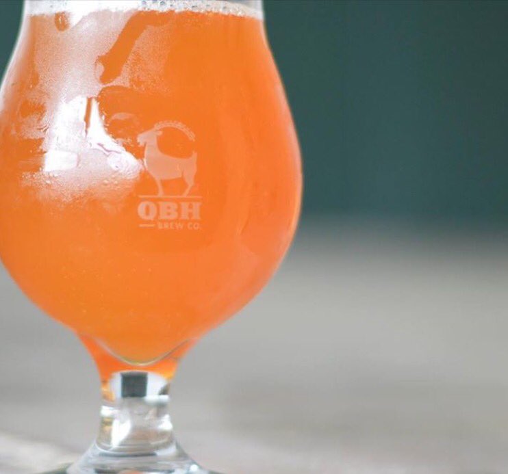 OBHBrewShan's tweet photo. Catch me filling #Growlers of @oldbustheadbrew at #FarmFresh on S.Independence in #VaBeach 1-4p today! Stock up 4 #MemorialDay! #CraftBeer https://t.co/eRYQczLx34