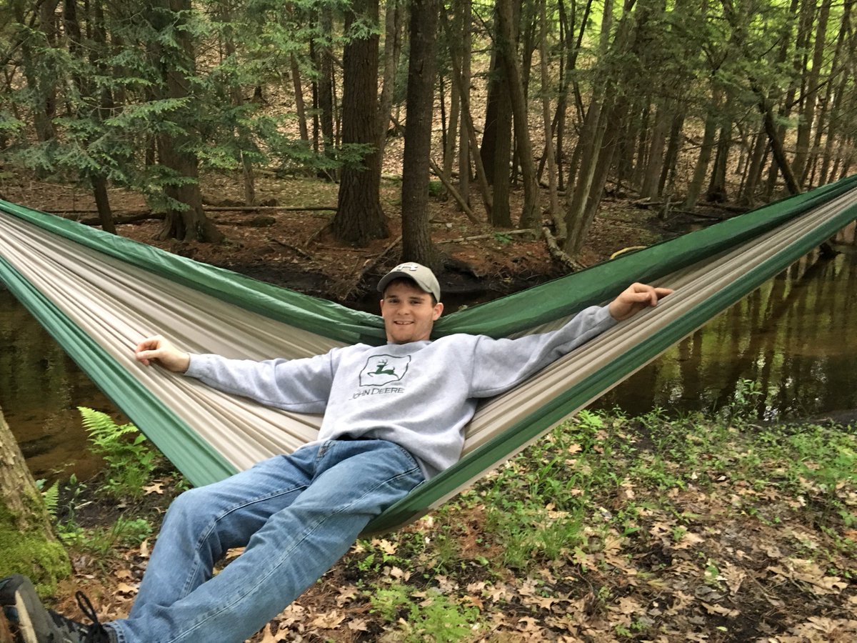 MeradithGrace15's tweet photo. When Kyle says, "Grab the hammock and let's go put gas in the jeep." He's my soulmate❤️ https://t.co/s9BdzFuIWD