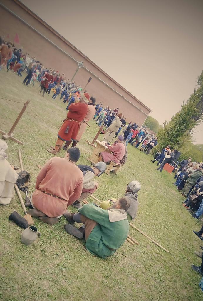 Dig1talDrift3r's tweet photo. #деньгорода #vikings #фестиваль #викинги #прогулка #аянеумеюгадатьпорунам #ремесло #stuntfight #fun https://t.co/pIxaa4nRJN