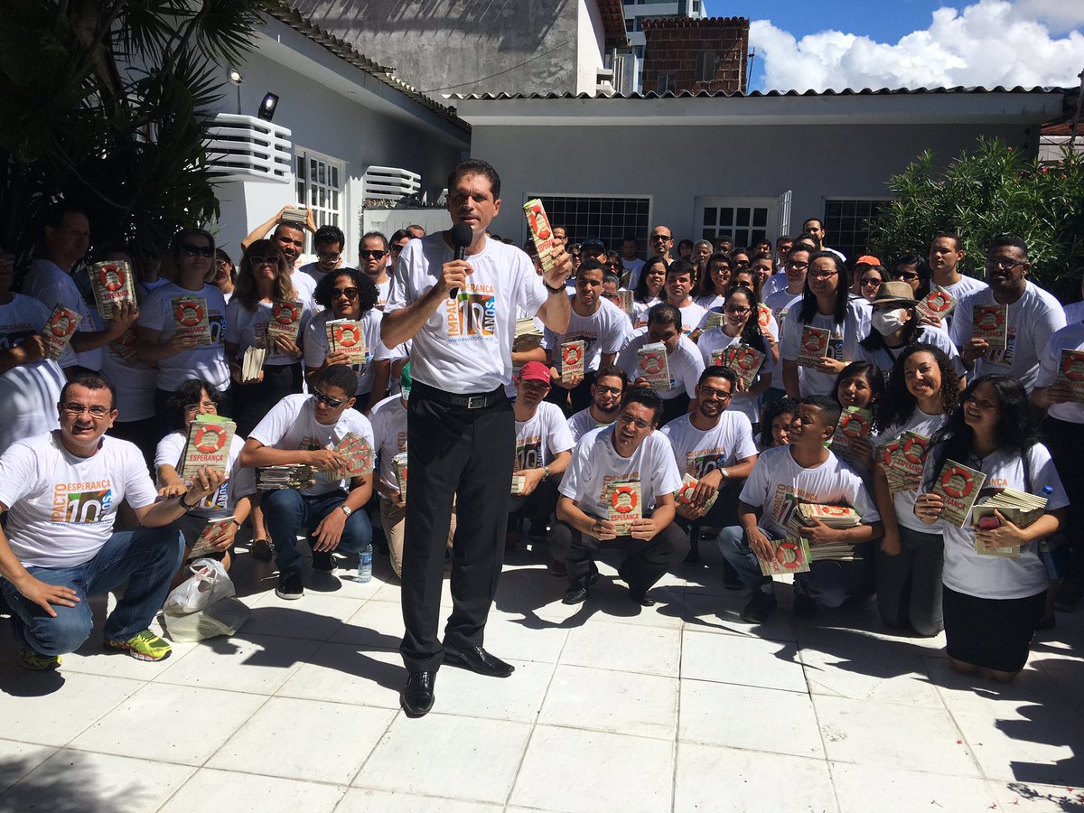 pastorotimar's tweet photo. A Associação Pernambucana @iasdape e @uniaonordeste no #MAIORimpacto em #OLINDA! Livros que #SALVAMgente! 

#IMPACTO10 https://t.co/mEURihcvhZ