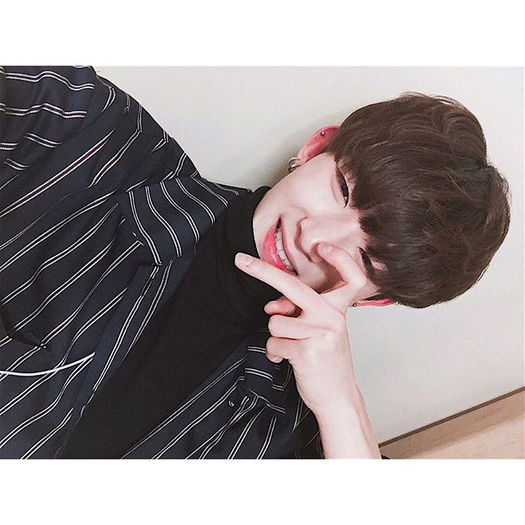 romeoromania6's tweet photo. Instagram Update
[#MILO] [RO]Mergeți cu o fotografie proaspătă, deoarece este prima #romeo #마일로 #proaspat #prima 
cr.trans:ROMEOSG https://t.co/Fgz6NUgYfI