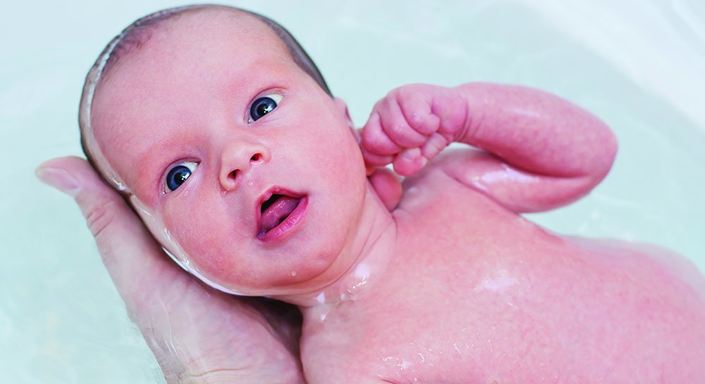 Some babies love baths but others don’t. Our bathing tips could help make bath time easier. ow.ly/l6gf30bXHtF
