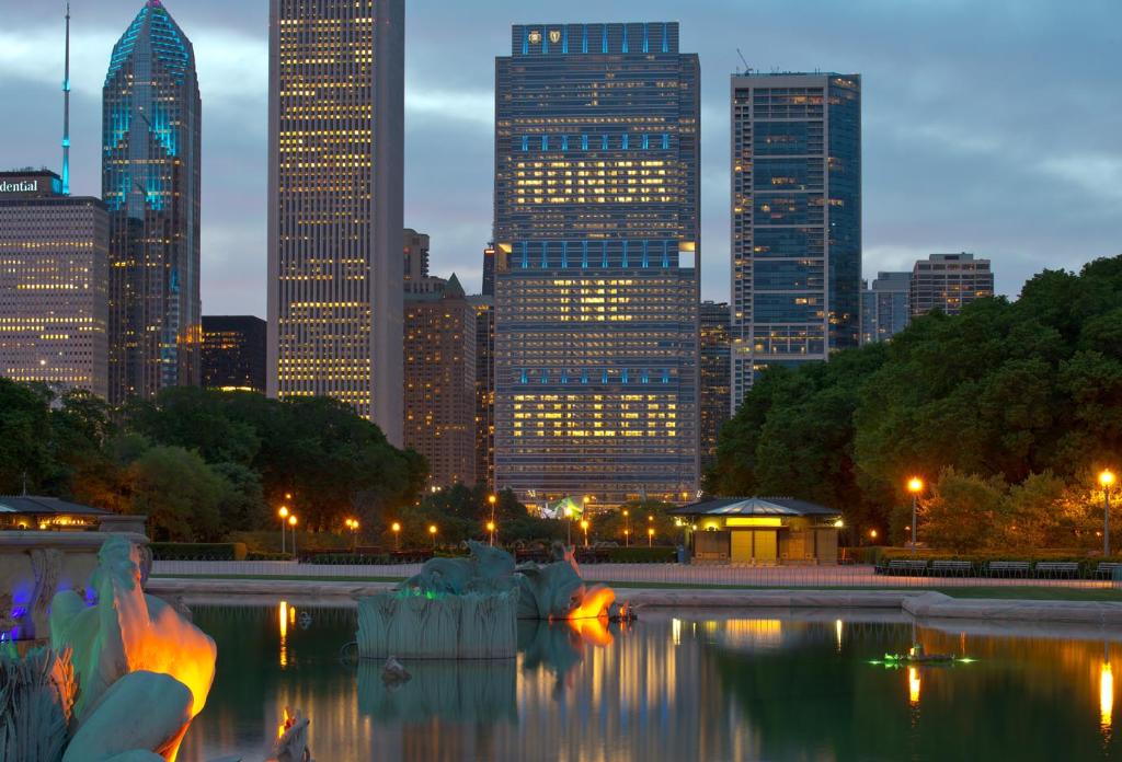 BCBSIL's tweet photo. This #MemorialDayWeekend we remember and honor those who sacrificed it all for our country. #ThankYou! https://t.co/EbWpeWQdbP