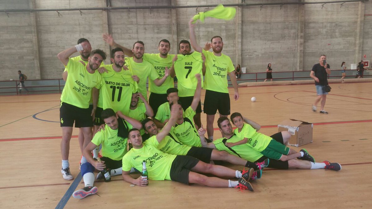 _SoloQuedaVOX's tweet photo. Final en #PlayOutAscenso
@LasPistasFC 3-0 @MarpenTorrefis https://t.co/ipb9R1frng