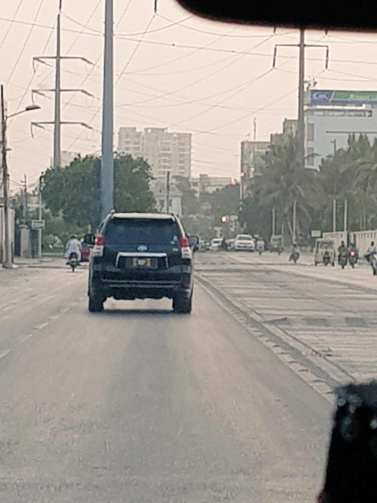 imran_sidra's tweet photo. Just spotted an idiots car in #Karachi 

#HunnyJatoi #Jatoi #WhereIsLaw?? @CMMuradAliShah https://t.co/UqmW2eXIHE