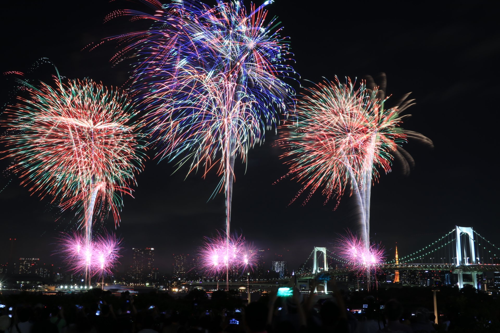 しろいqoo 今年最初の花火 お台場花火 東京タワー レインボーブリッジ スターアイランド 花火撮るの難しい 写真好きな人と繋がりたい T Co Rekqixwxfo Twitter