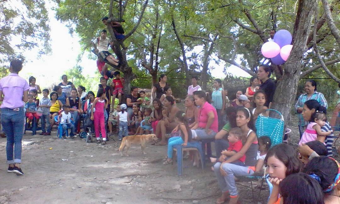 juventudprodmer's tweet photo. Actividad del día de las madres organizado por los Jovenes del PNFA El VIGIA, en la  Parroquia Romulo Betancourt El Vigia Edo Mérida. https://t.co/mYWFRa0bNA